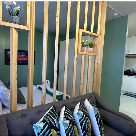 Palawan Staycation With A Balcony, Free Pool, Underground River, Honda Bay, With Car Rental - B2 6Diamond Puerto Princesa Esterno foto